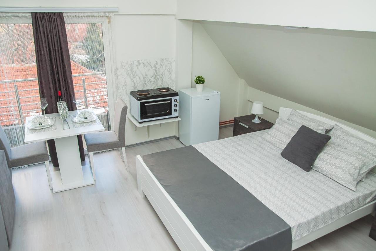 Family Apartmani Le Leskovac  Exteriör bild