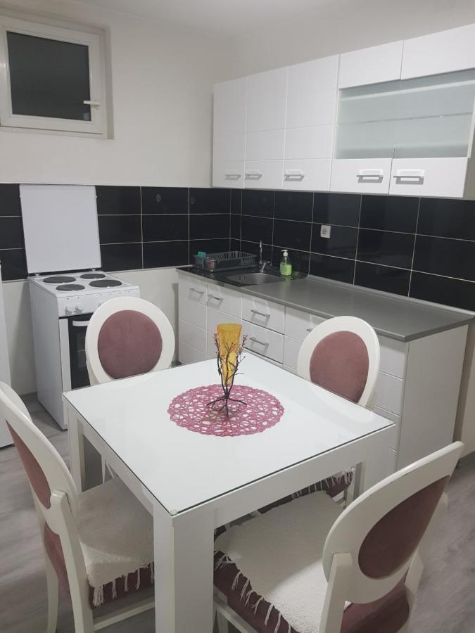 Family Apartmani Le Leskovac  Exteriör bild